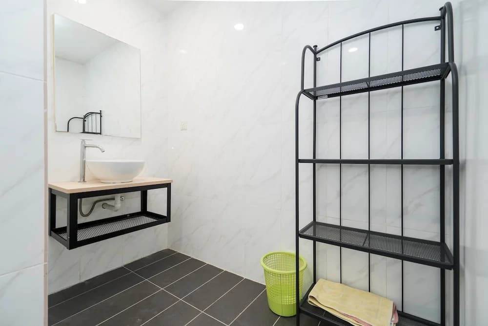 OYO Home 44050 Essential Studio Empire Marriot - photo 7