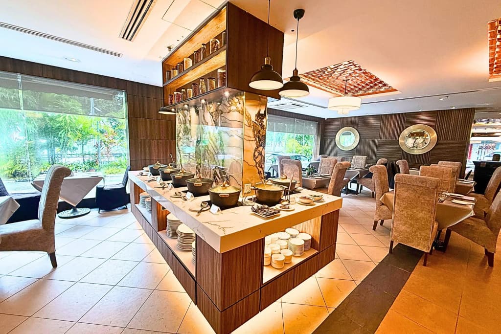 Howard Johnson by Wyndham Kota Kinabalu City Centre - photo 40