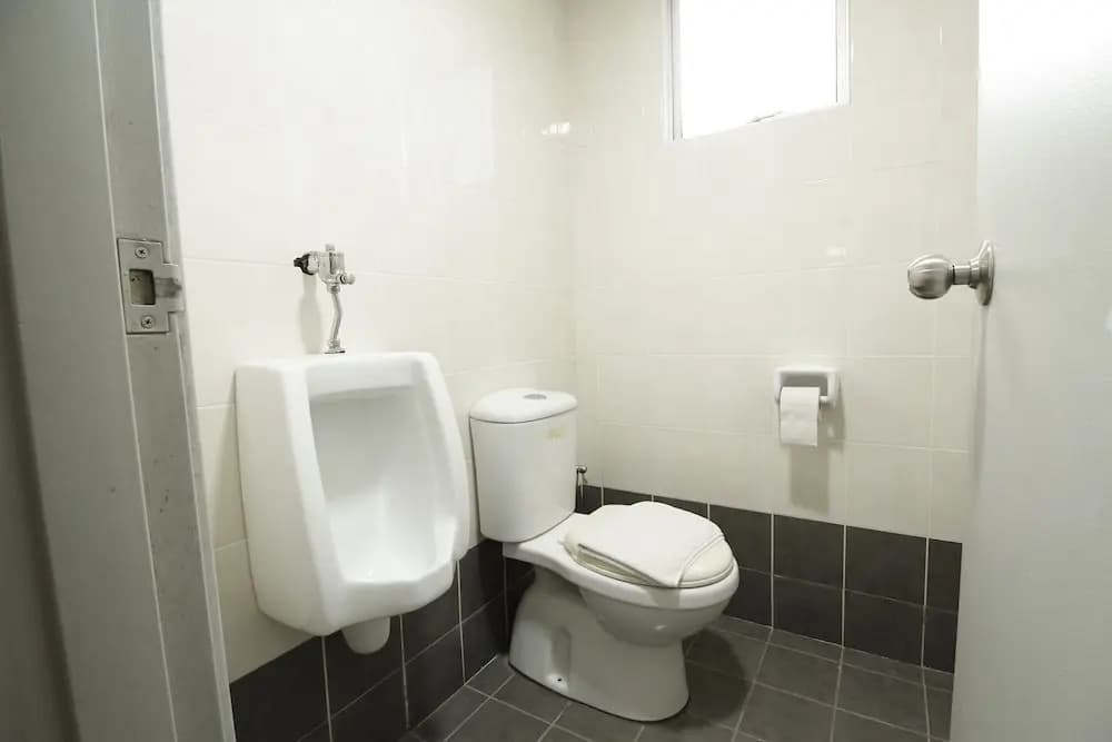 Biz Hotel Shah Alam - photo 10