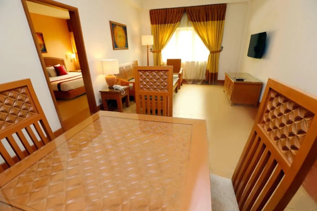 M Suites Hotel - photo 4