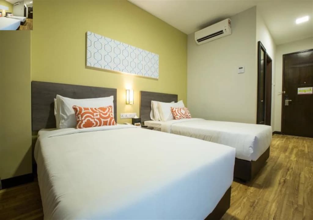 Humaira Hotel - photo 1