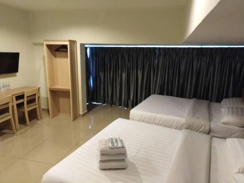 Columbia Hotel - photo 3