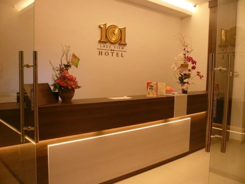 101 Lake View Hotel Puchong - photo 2