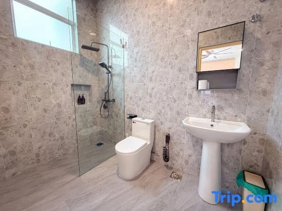 Aesthetic Muji Pool Villa in Ipoh | 5BR 24Pax - photo 2