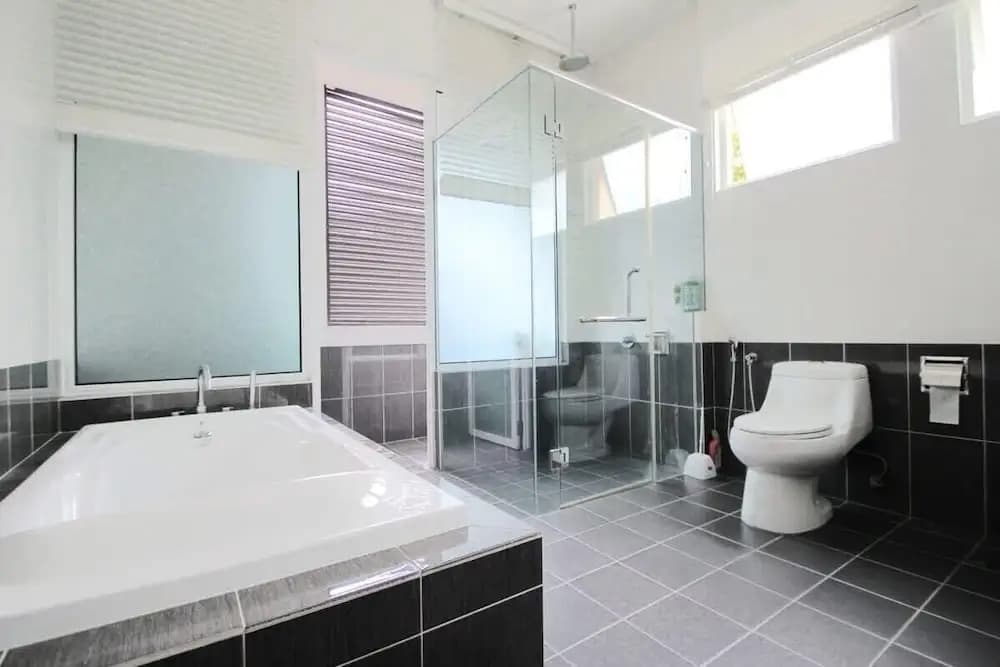 Chic 4BR Oasis With Gazebo, Your Dream Getaway - photo 6