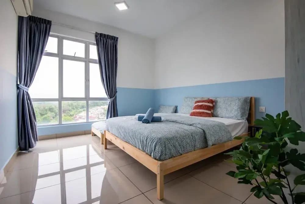 Bright & Modern 3BR Suite, Free Parking - photo 2