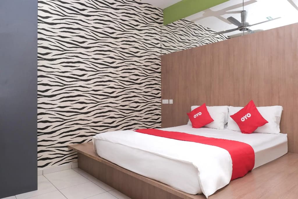 Super OYO 89930 Golden Guest House - photo 4