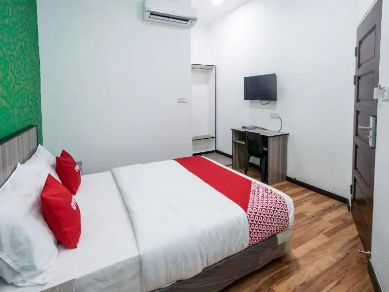 69 Room 4 Stay by OYO Rooms - photo 4