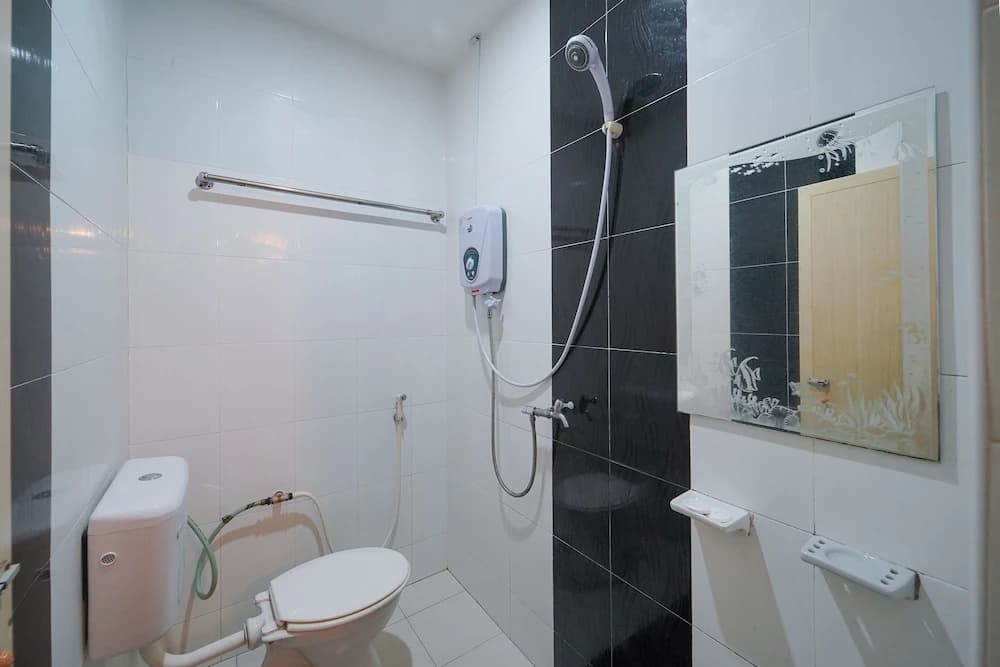 Fins Hotel by OYO Rooms - photo 8