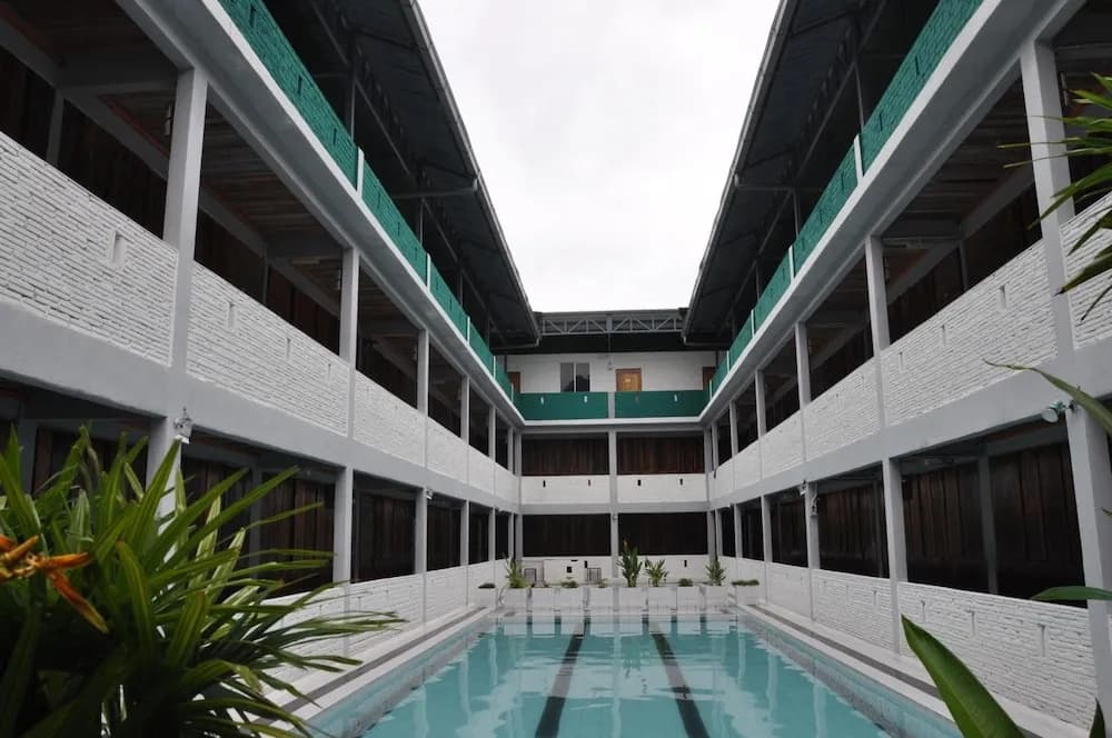 Pavilion Inn Hotel - photo 12