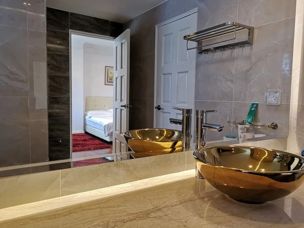 Marina Court Luxury Penthouse - photo 7