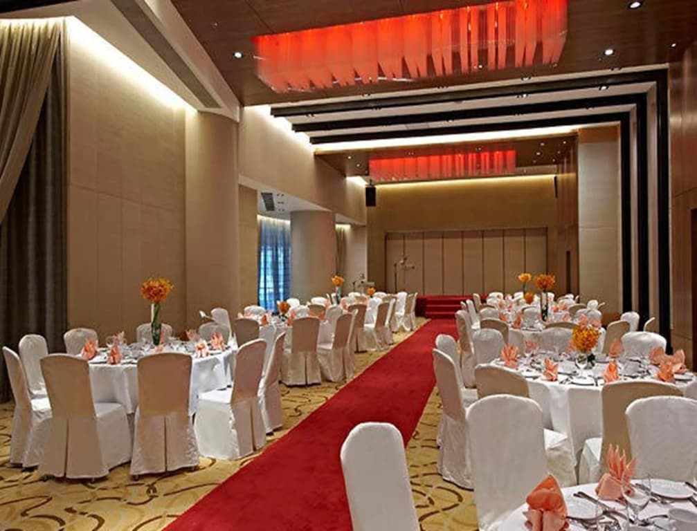 Renaissance Kuala Lumpur Hotel & Convention Centre - photo 22