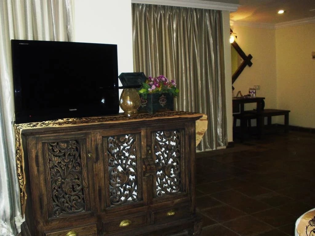 Eagle Bay Hotel - photo 2