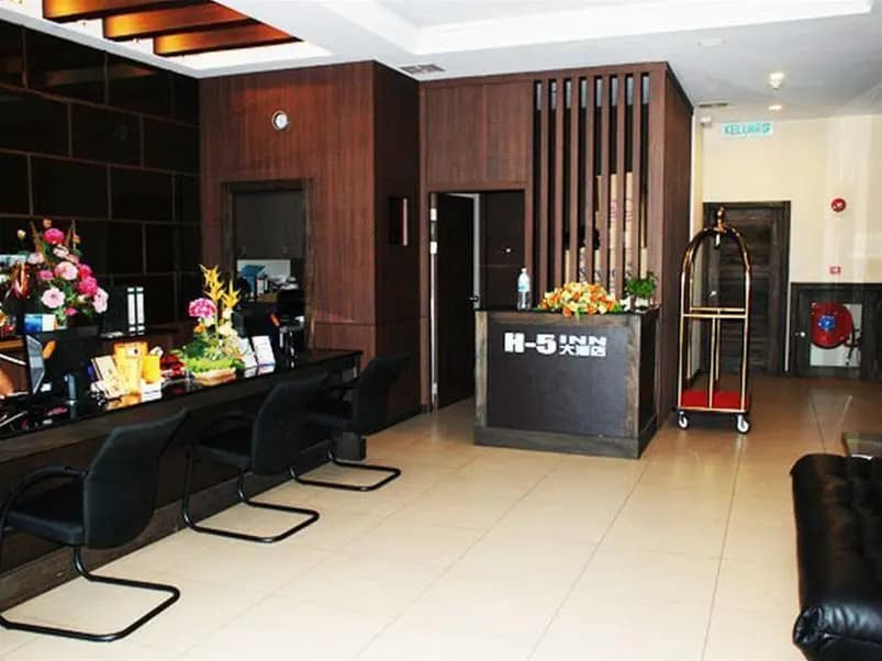 H-5 Inn - photo 2