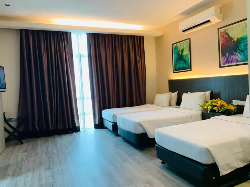 Holiday Villa Hotel & Suites - photo 29