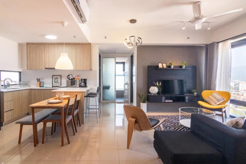 Central Georgetown Condo 3BR by ALV Suites, B25-5 - photo 1