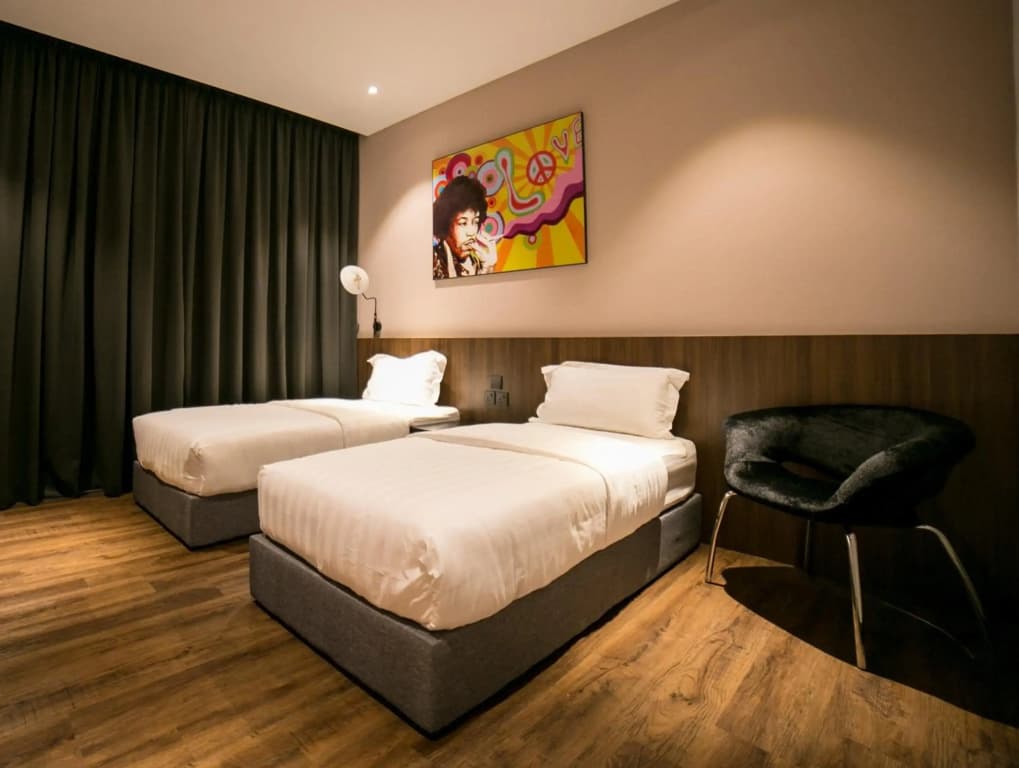 Eureka Hotel - photo 2