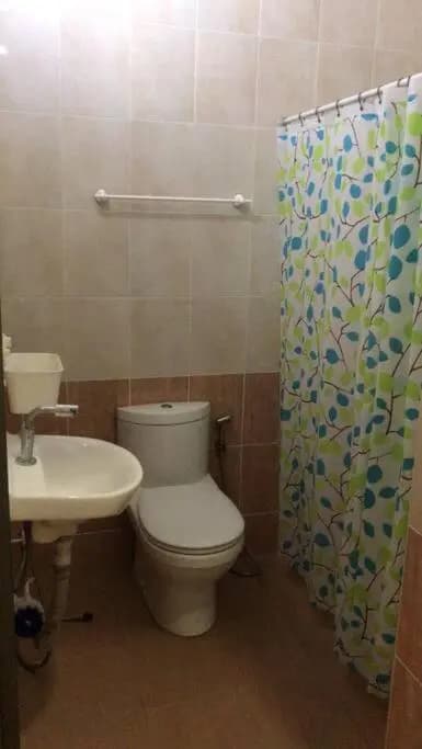 Sunny terrace house 5min Stulang Laut CIQ SOGO KSL 2BR 7Pax - photo 4