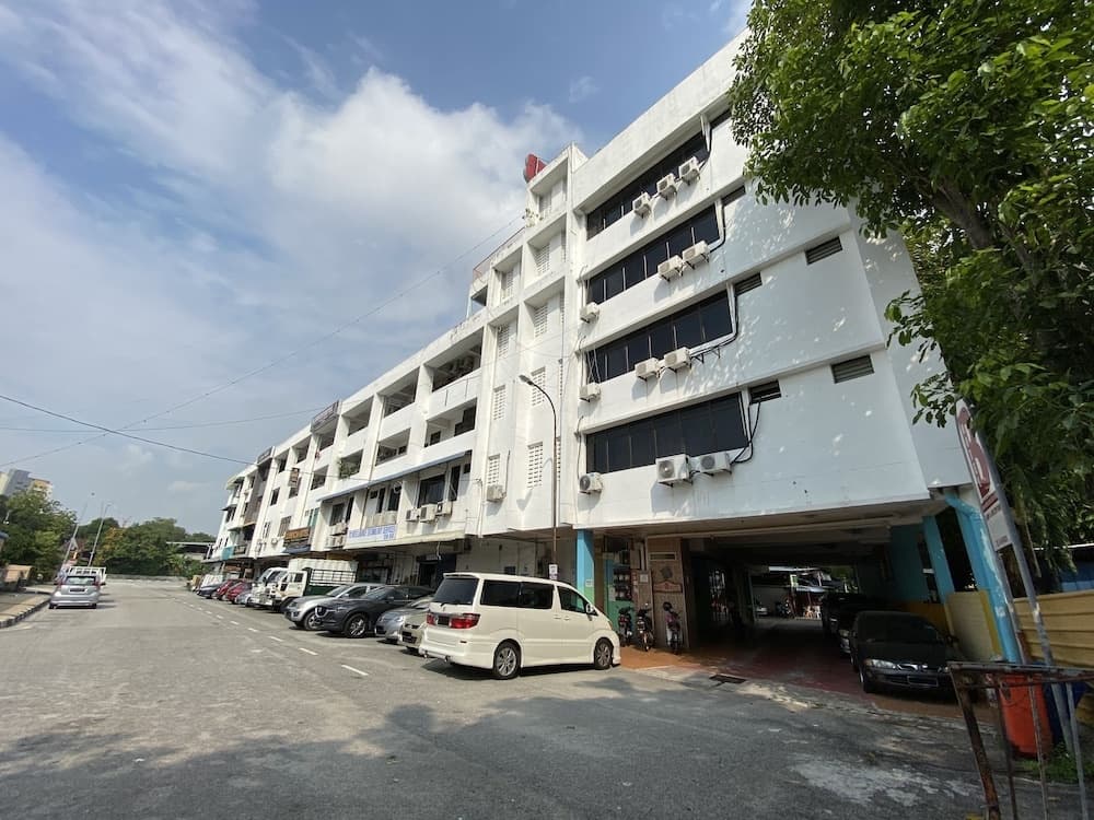 B Hotel - photo 1