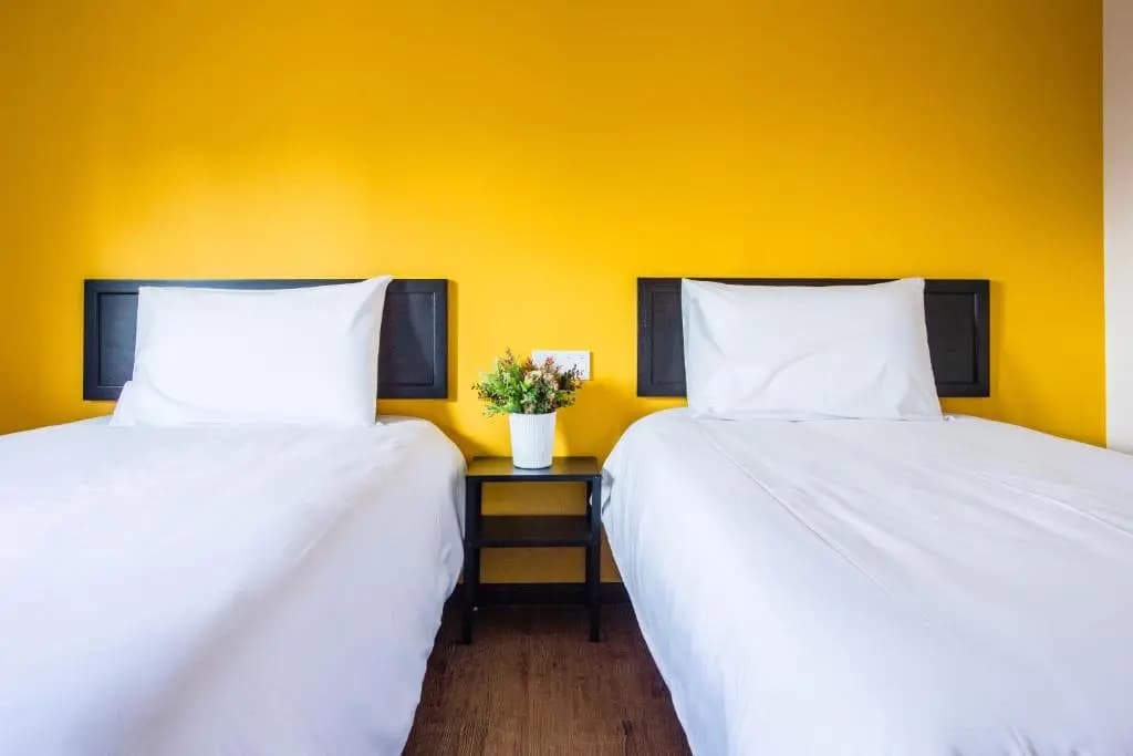 Explore 4BR Gardenhouse Retreats (Free Parking) - photo 2