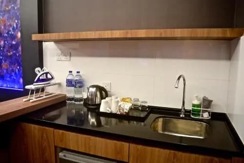 Iconic Suites & Pods Hotel - photo 10