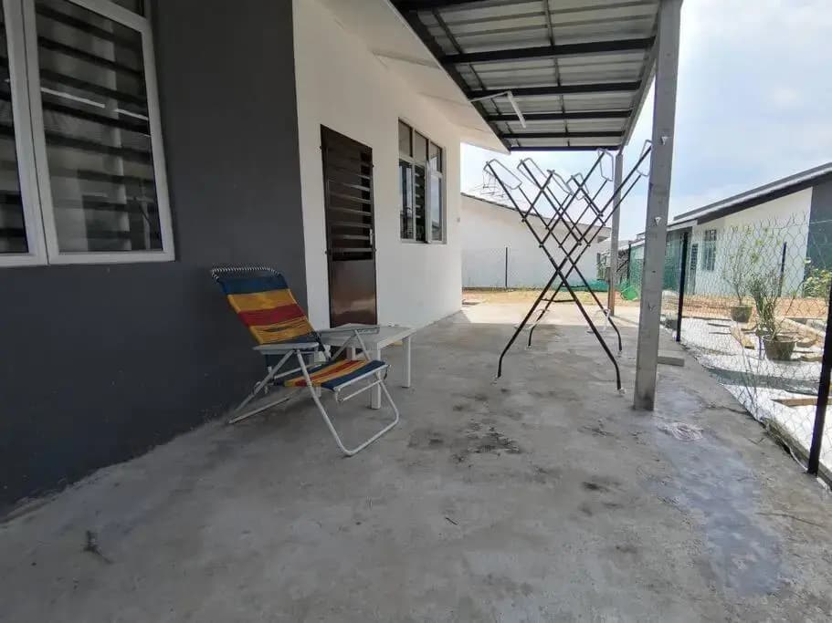 MODERN , SPACIOUS GAMBANG UMP 18 Guest House - photo 10