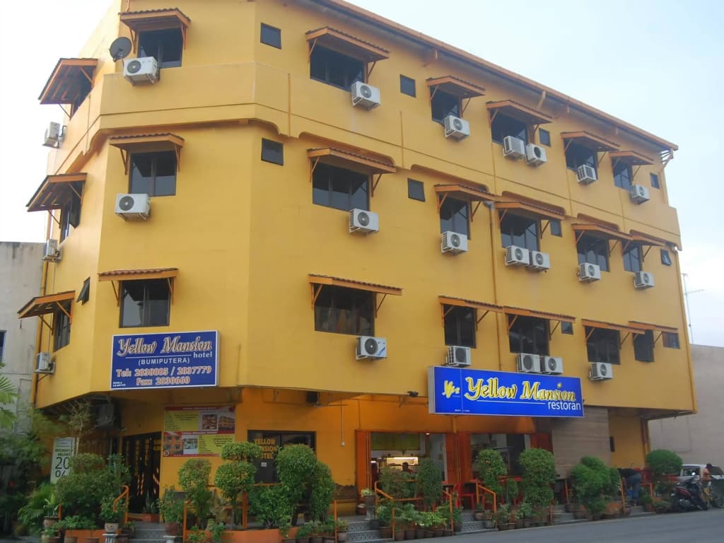 Yellow Mansion Hotel Banda Kaba - photo 1