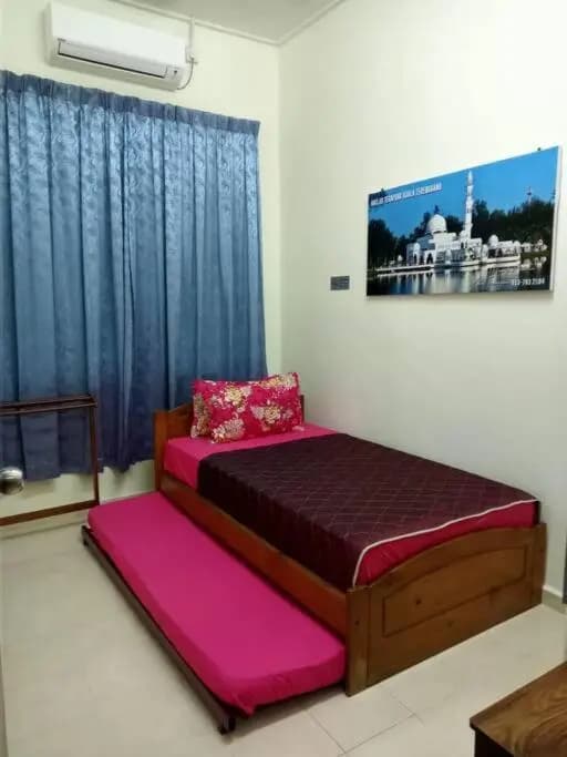 Homestay Camelia Kuala Terengganu 2 - Orkid House Seberang Takir Near Drawbridge - photo 1