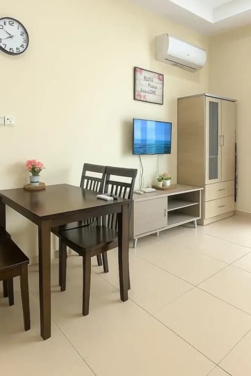 4PAX Studio NetfliX  Free WIFI - photo 2