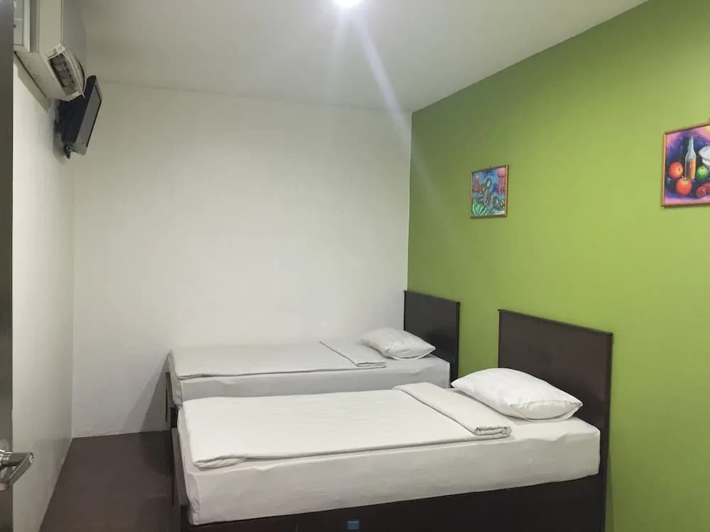 Red Tomato Hotel - photo 2