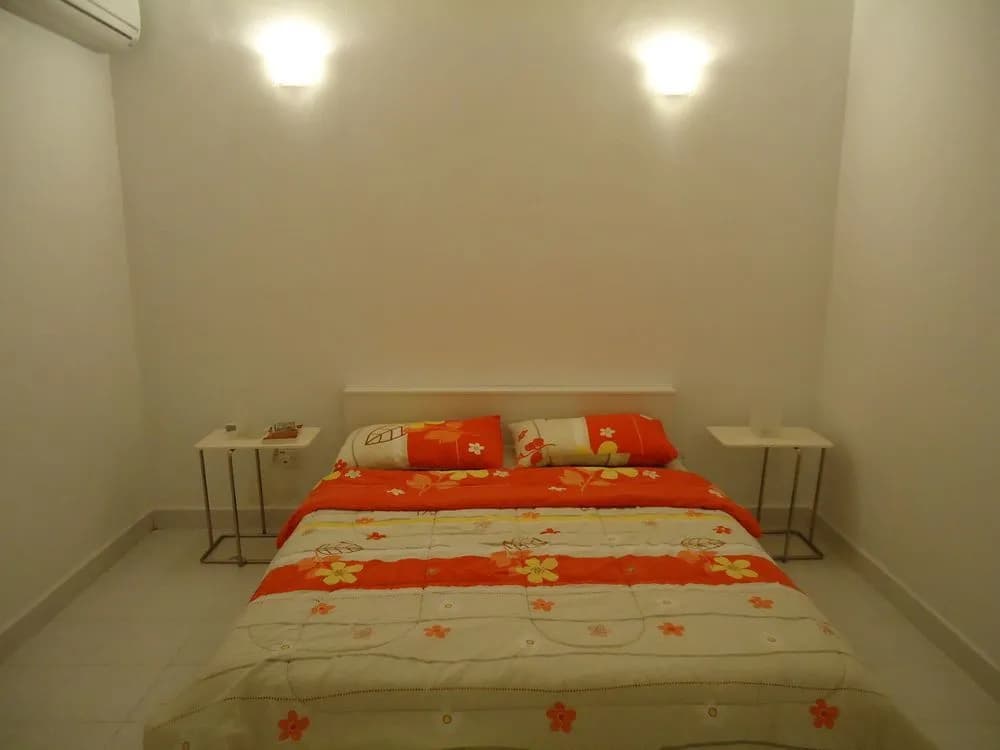 Red Door Apartments - photo 2