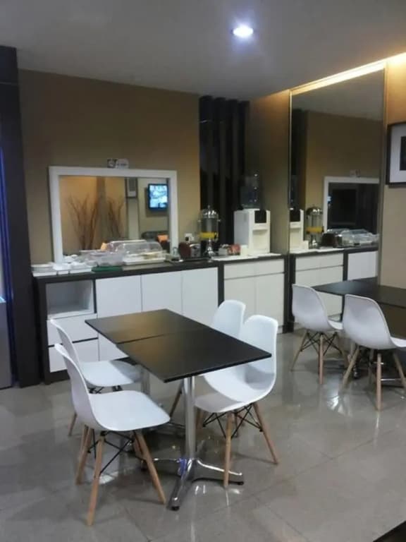 Radiant Hotel - photo 16
