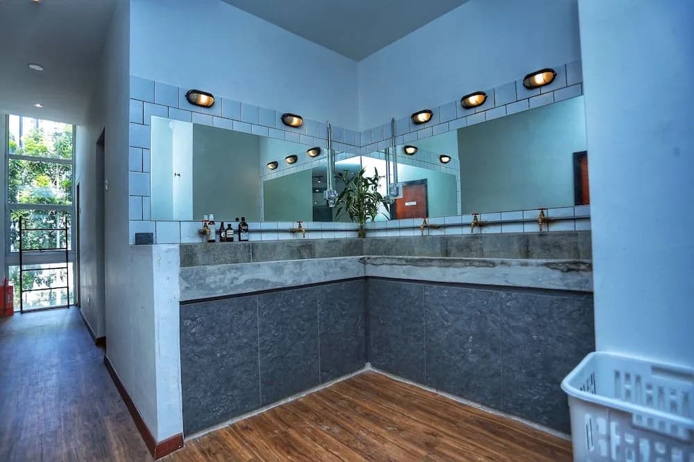 The Bedpackers Hostel - photo 10