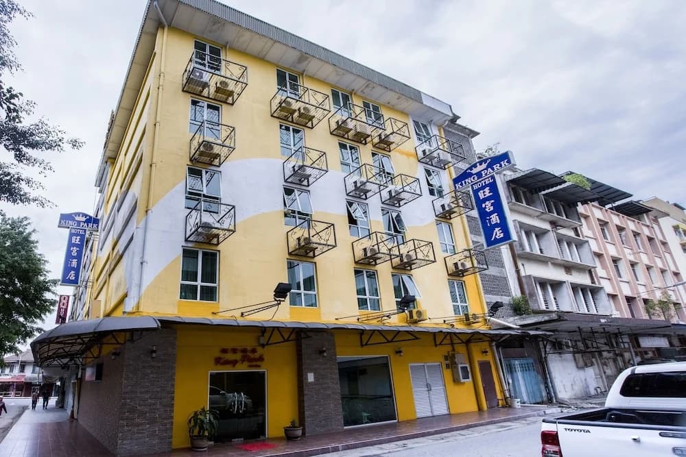 OYO 44037 King Park Hotel - photo 1