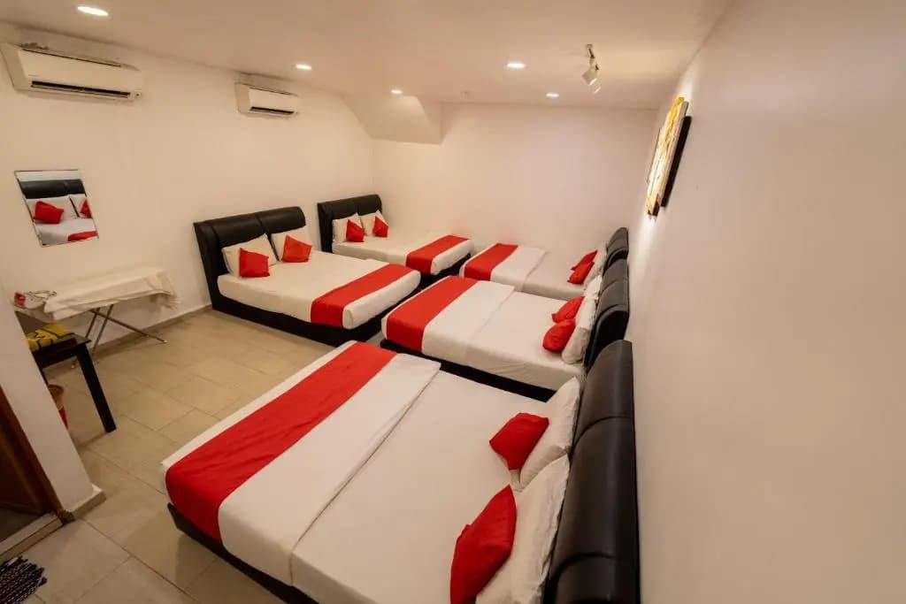 Mary J Hotel Family 10 pax room - photo 2