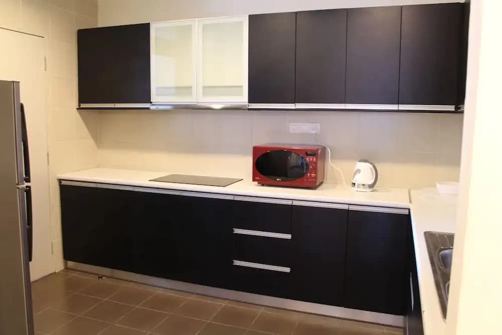 Peaceful Service Suites at Taragon Puteri Bintang - photo 14