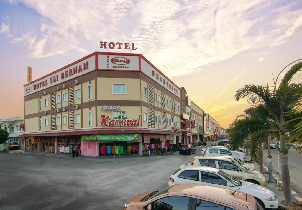 Hotel Sri Bernam - photo 1