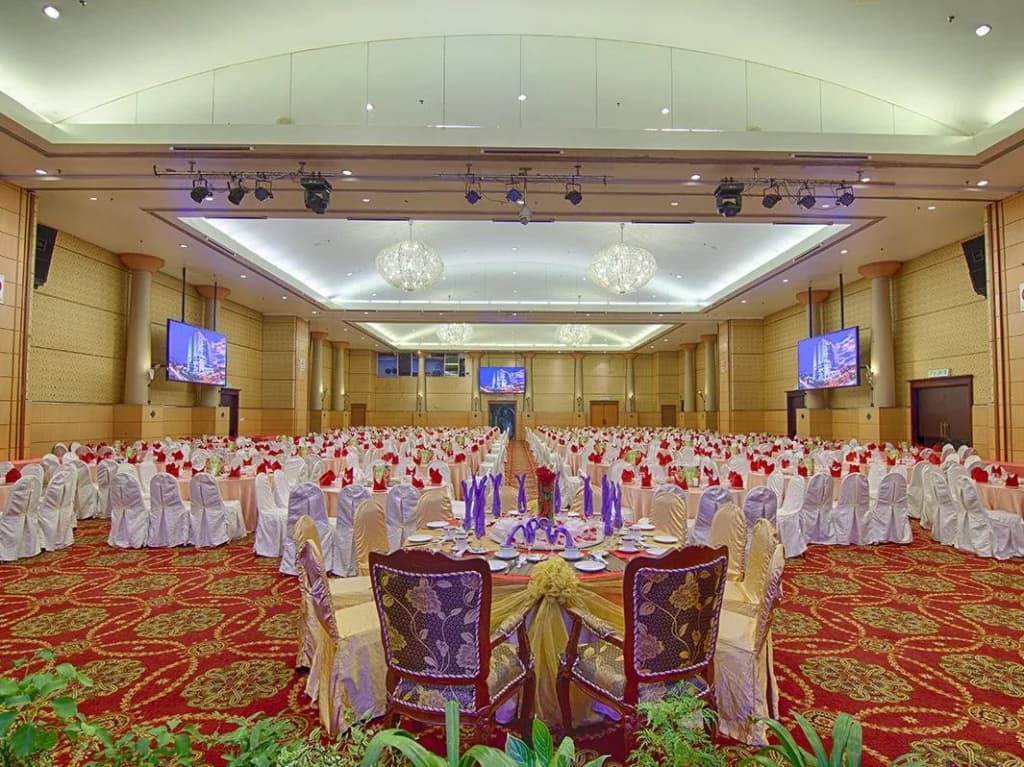 Mega Hotel Miri - photo 15