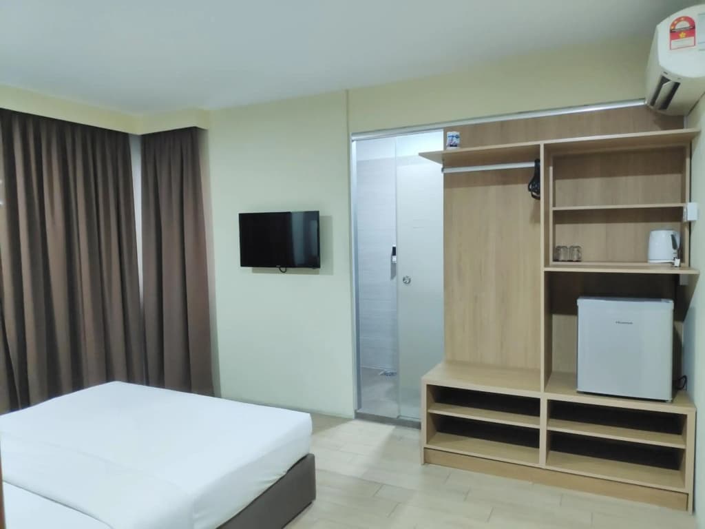 OYO 142 SH Hotel Kota Damansara - photo 16