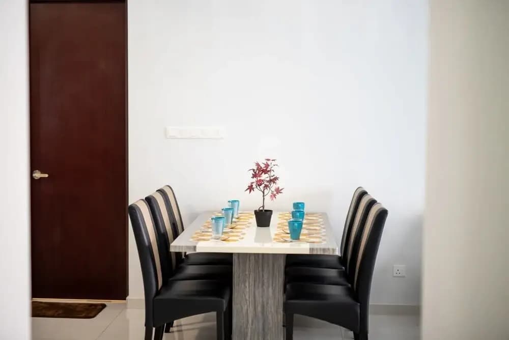 Chic 3BR in Danga Bay With Water Views & Parking - photo 13