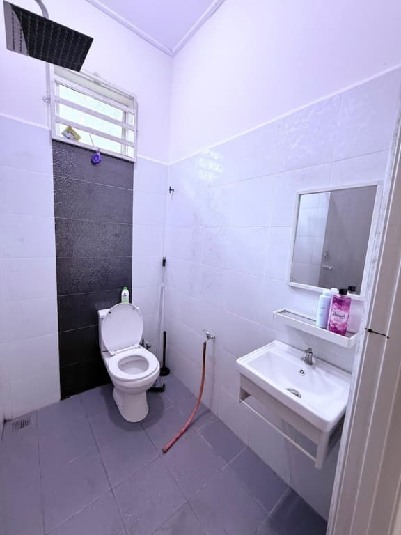 Homestay Selesa KKT Guesthouse - photo 8