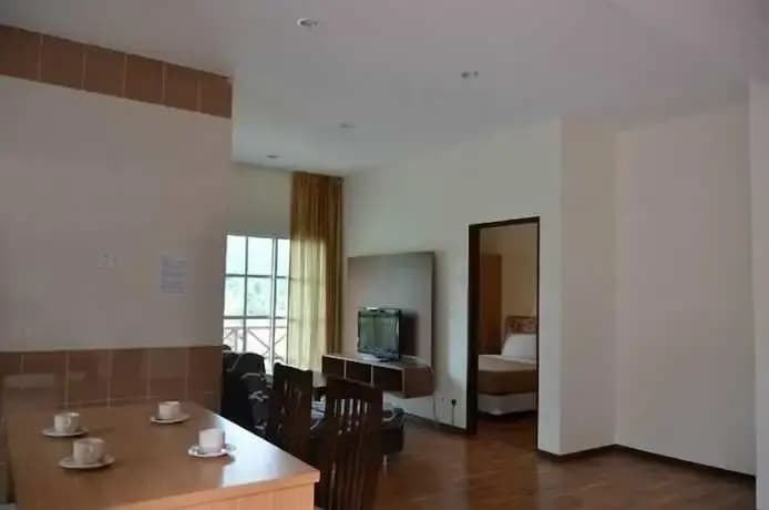 Iris House Resort - photo 10