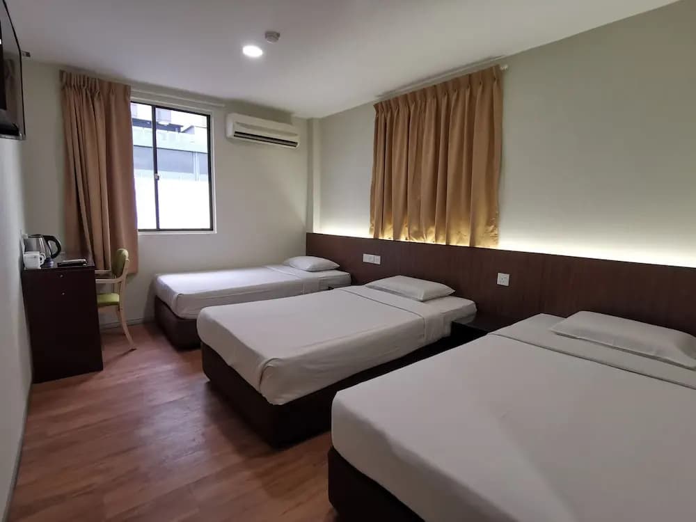 Hotel Holiday - photo 5