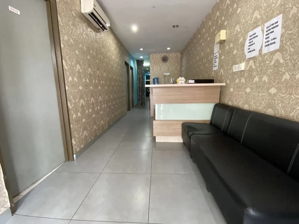 OYO 89760 Harmoni Inn Hotel - photo 13