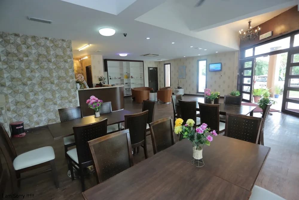JAM Hotel Kota Warisan Near ERL Salak Tinggi Sepang - photo 22