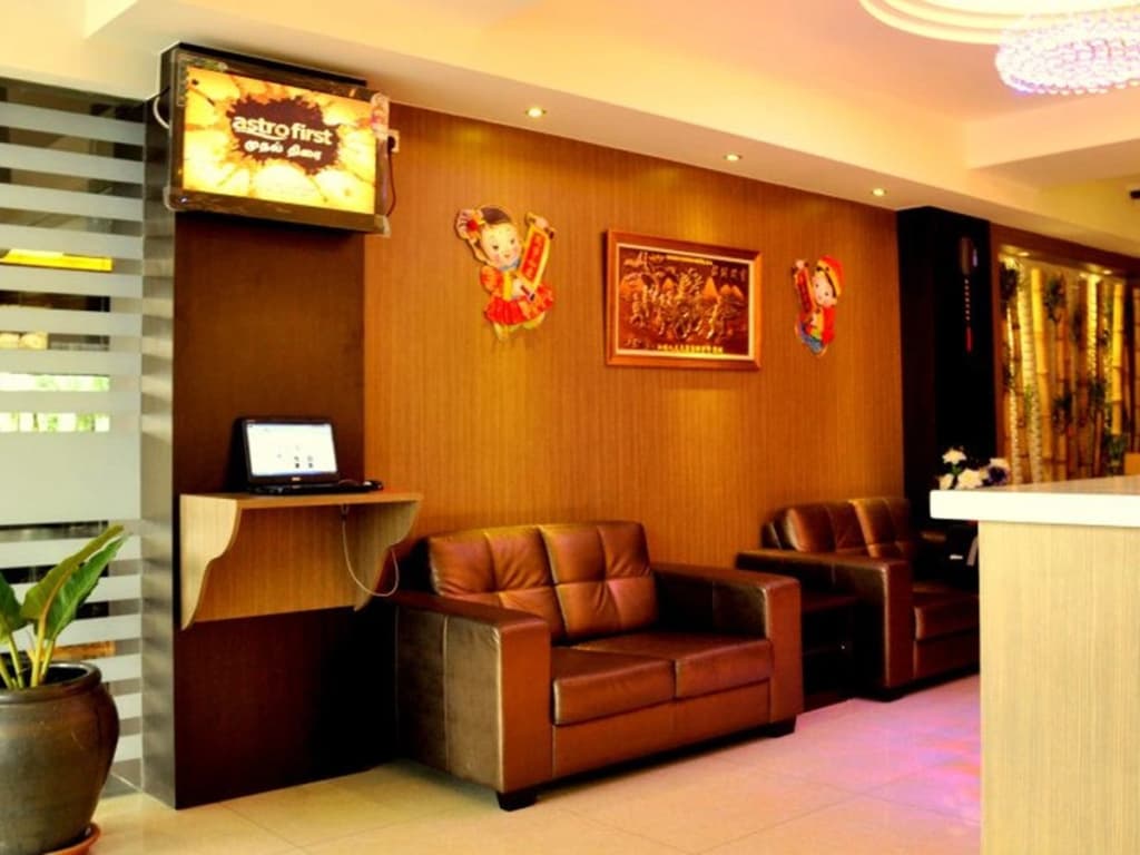 Hotel Zamburger Taman Kapar - photo 2