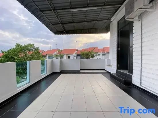 Stylish Blue Water Home w/ Pool - photo 1
