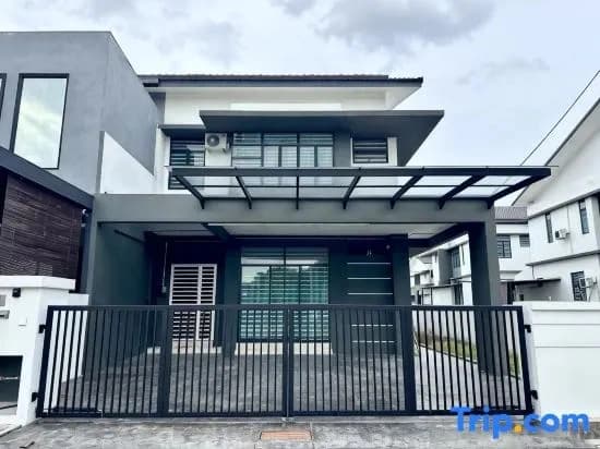Cozy Villa | Quiet Area & Spacious @ Jovial - photo 2