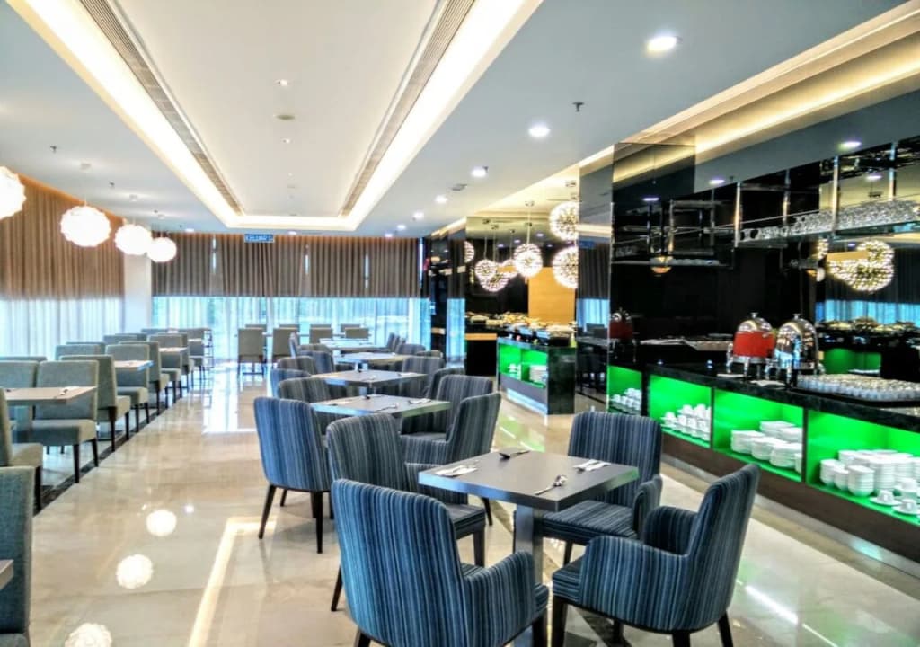 Greens Hotel & Suites - photo 24