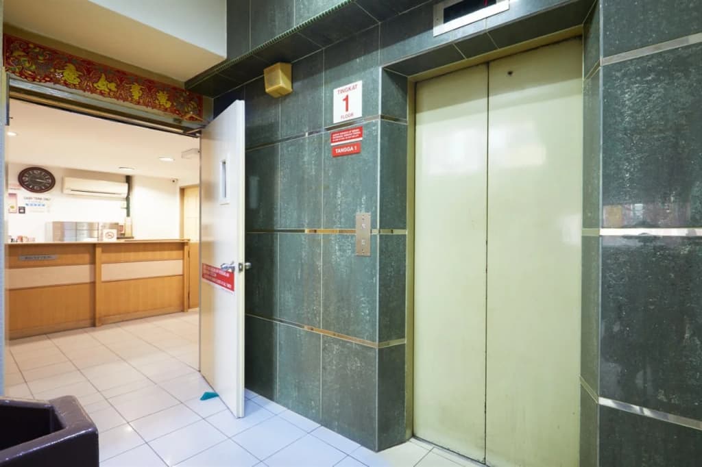 Tang City Hotel, Petaling Street, Merdeka PNB 118 Tower - photo 12